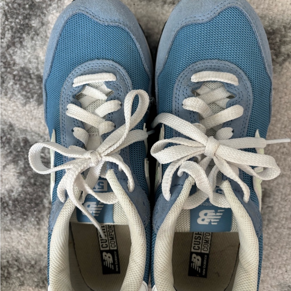 New Balance 515 Woman’s Retro Sneakers in Blue and White - Picture 9 of 10